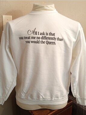 XL Vintage "Don't Panic" Sweatshirt: "Treat Me Like the Queen" Funny Quote